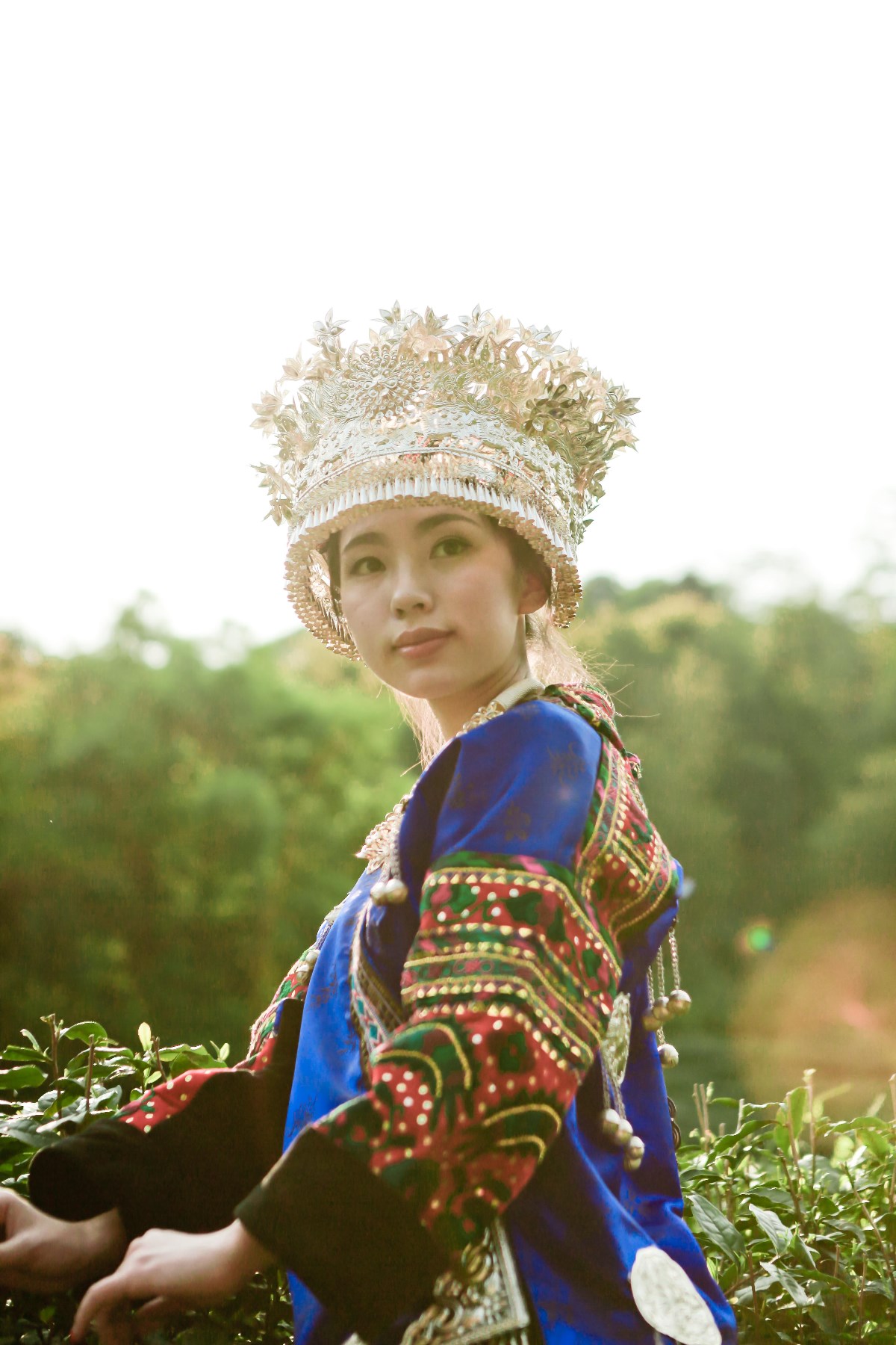 编辑推荐清水出芙蓉-苗族姑娘外拍