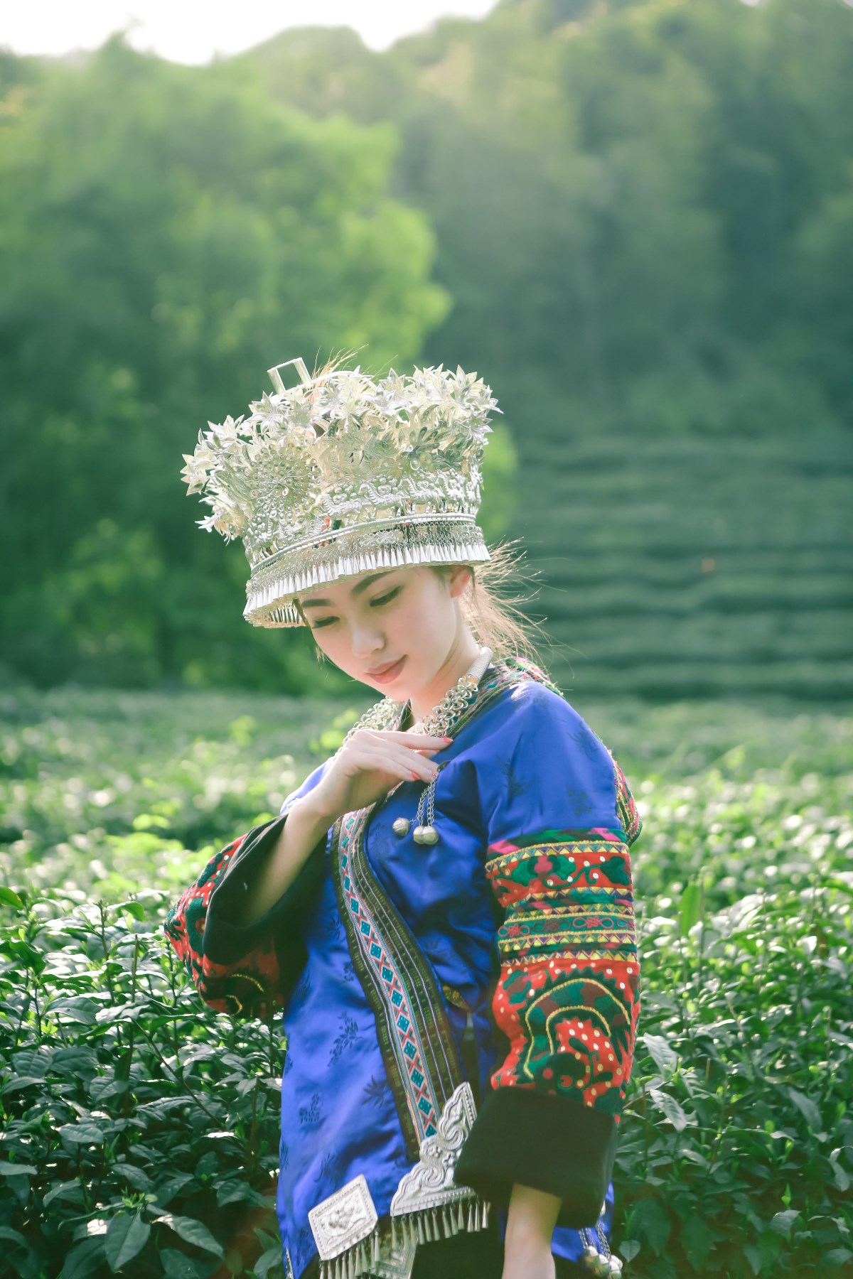 编辑推荐清水出芙蓉-苗族姑娘外拍