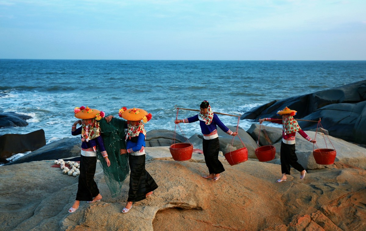 美丽又勤劳的惠安女劳动场景