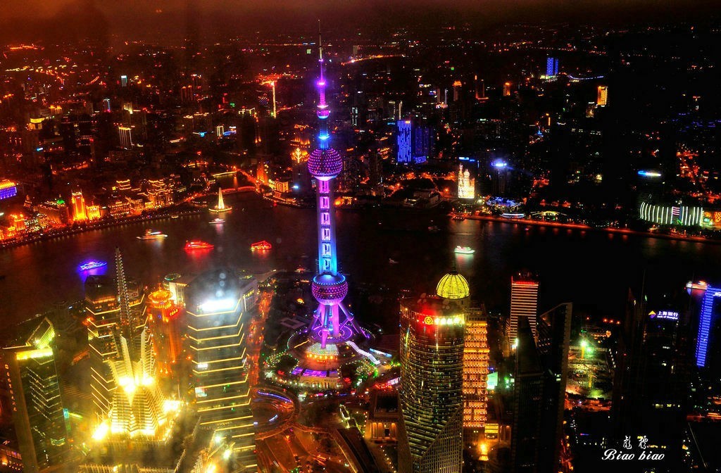 登上海环球金融中心观光厅俯拍上海夜景