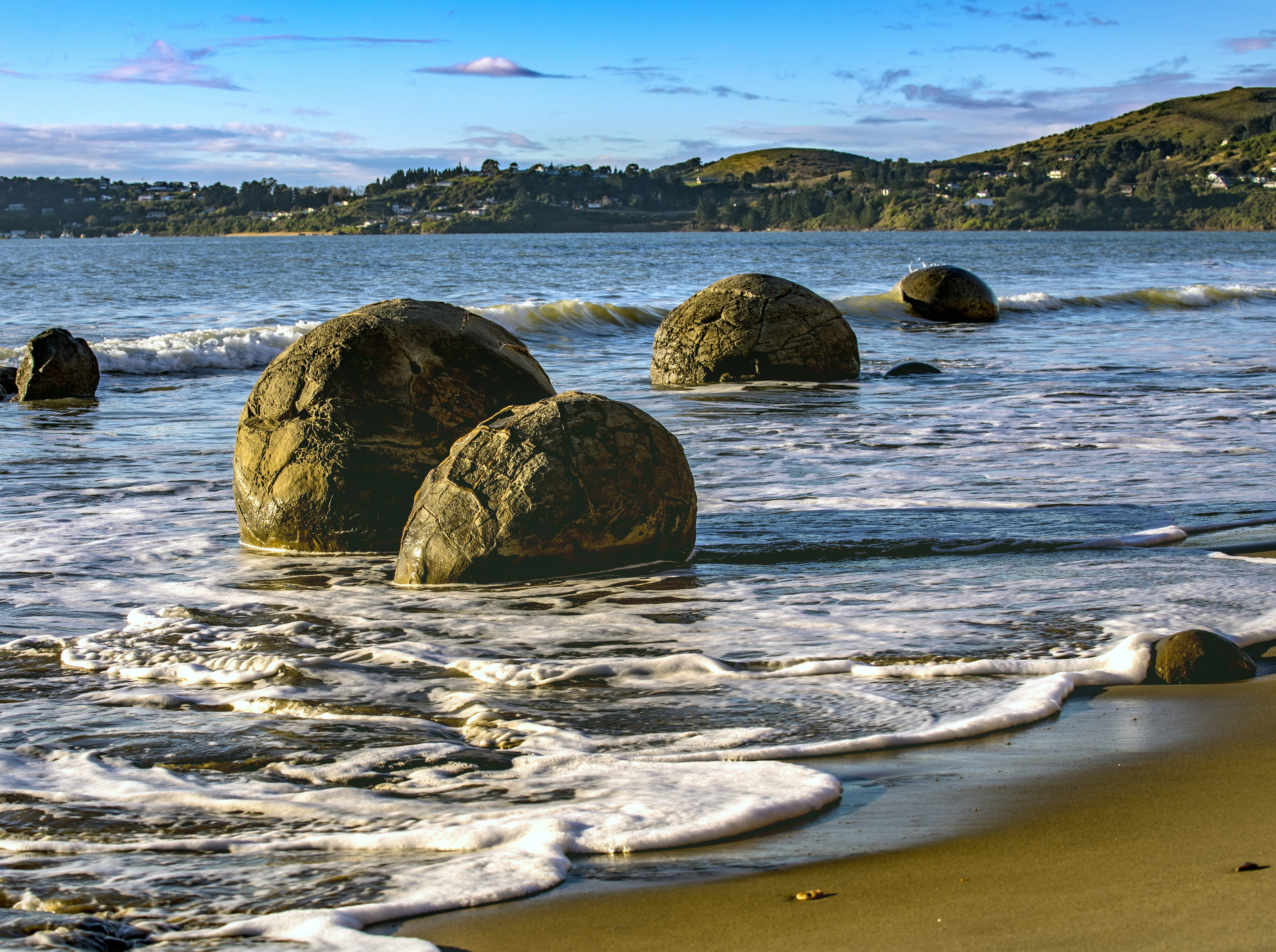 新西兰达尼丁摩拉基大圆石日出