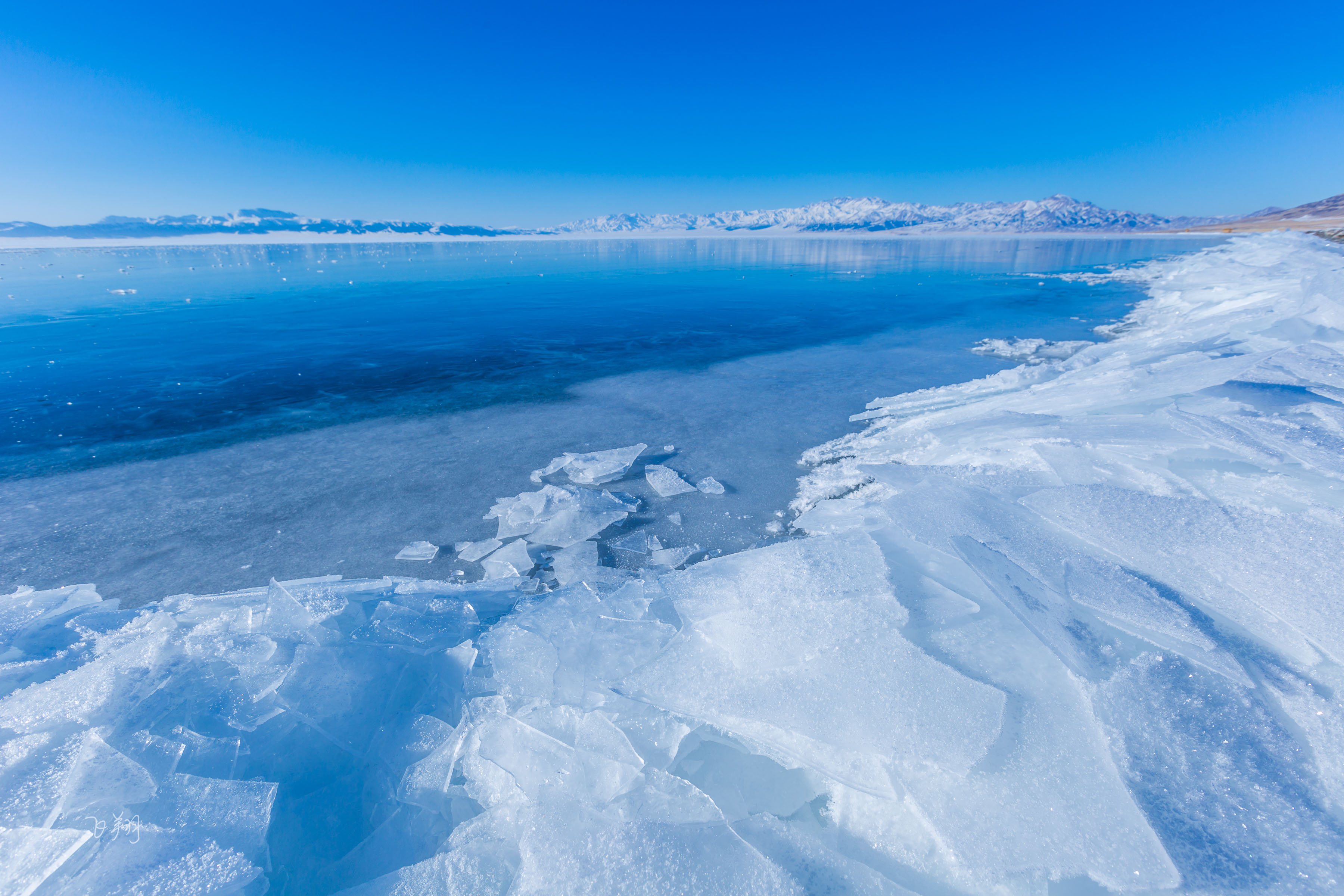 赛里木湖蓝冰_游侠客摄影_摄影旅游站