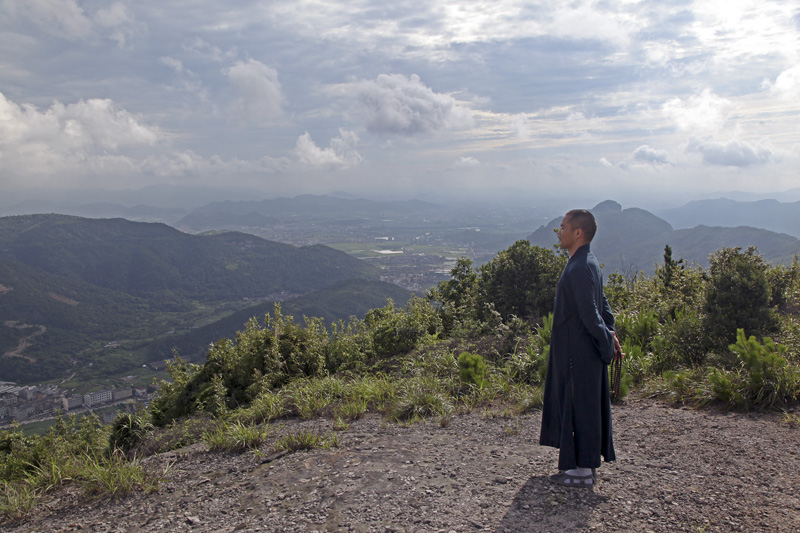 世事云烟潜心修行-随拍温岭方山云宵寺师父