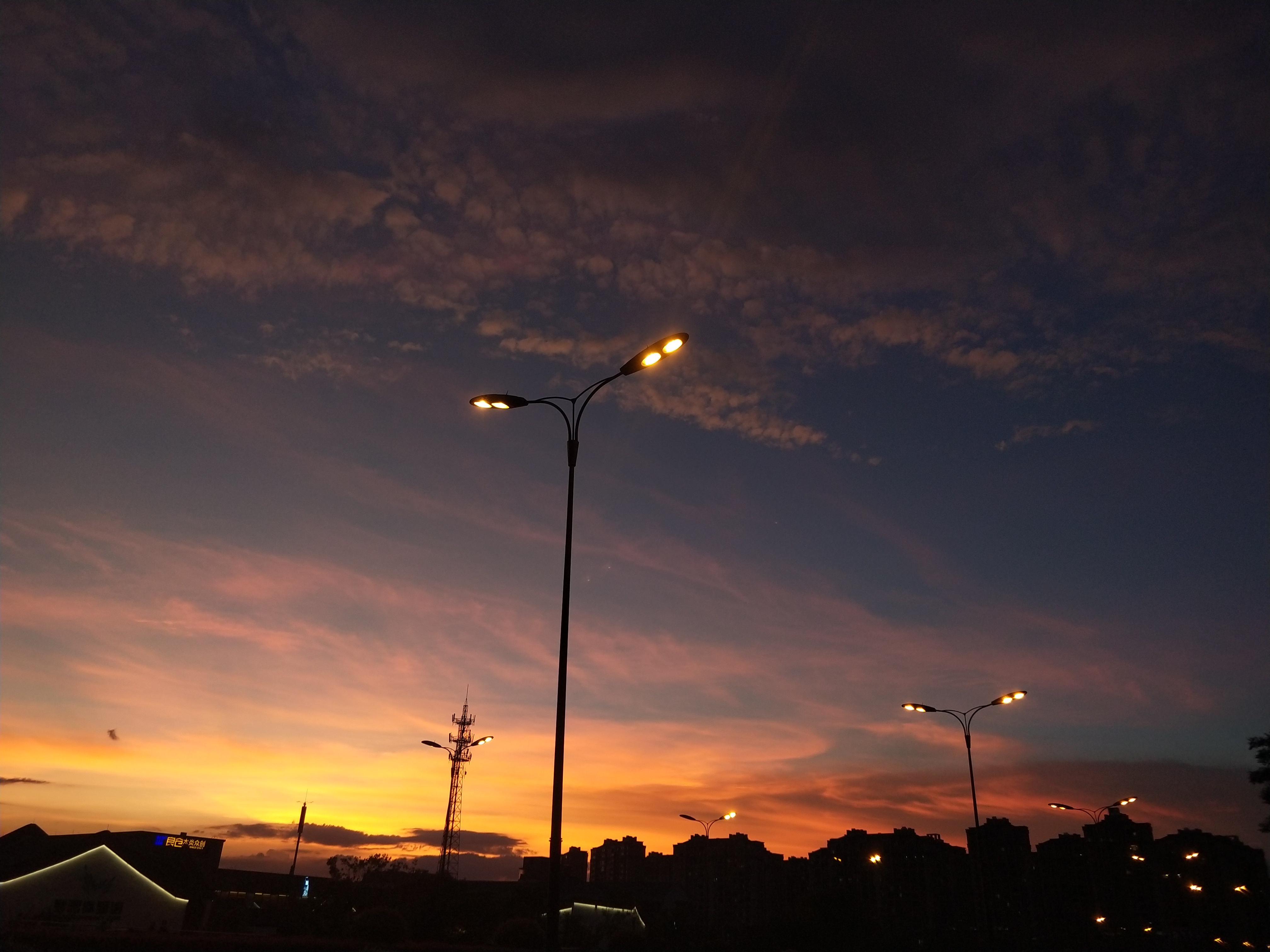 晚霞 路灯 夕阳