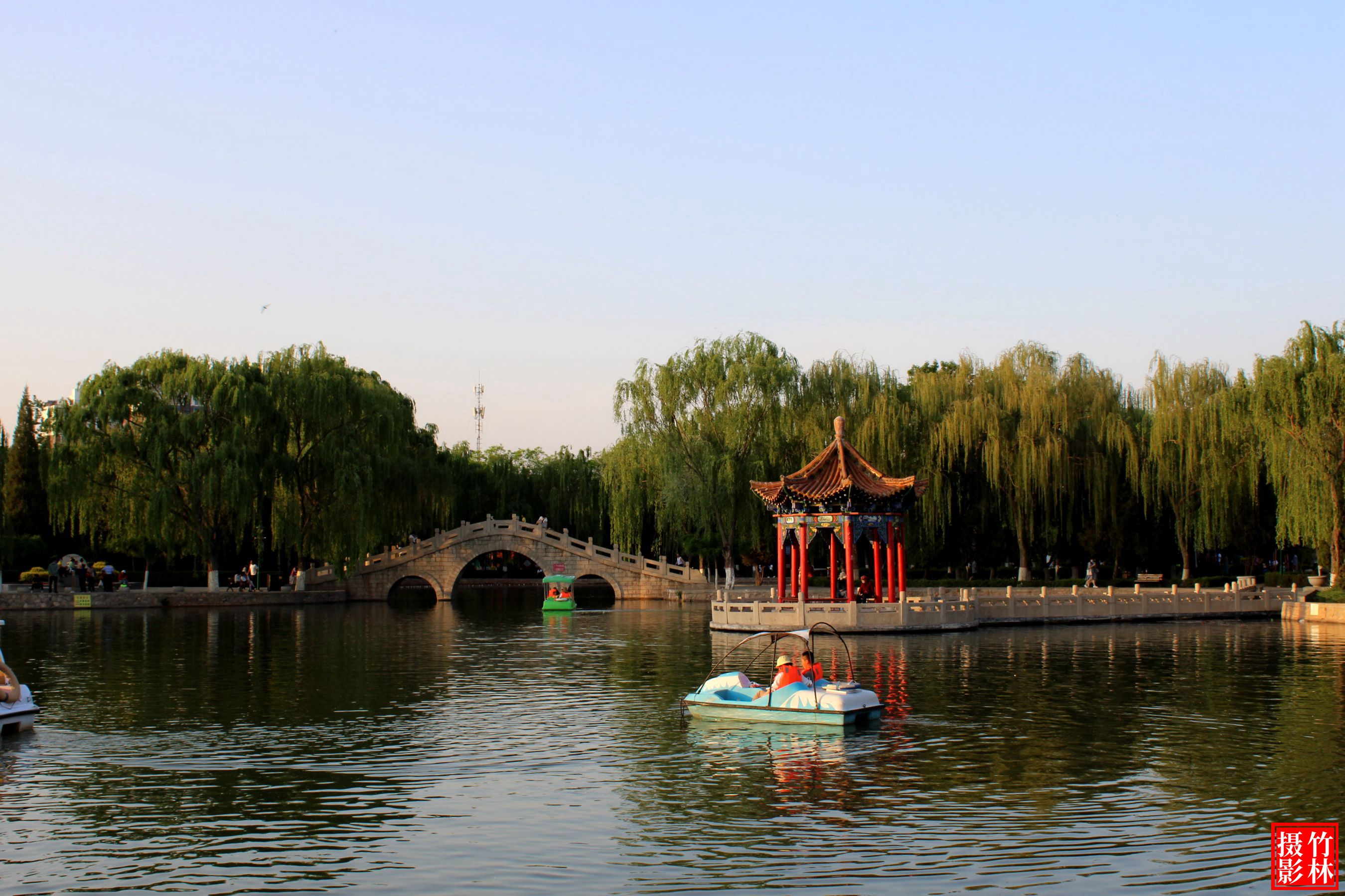 夕阳下的银川西夏公园