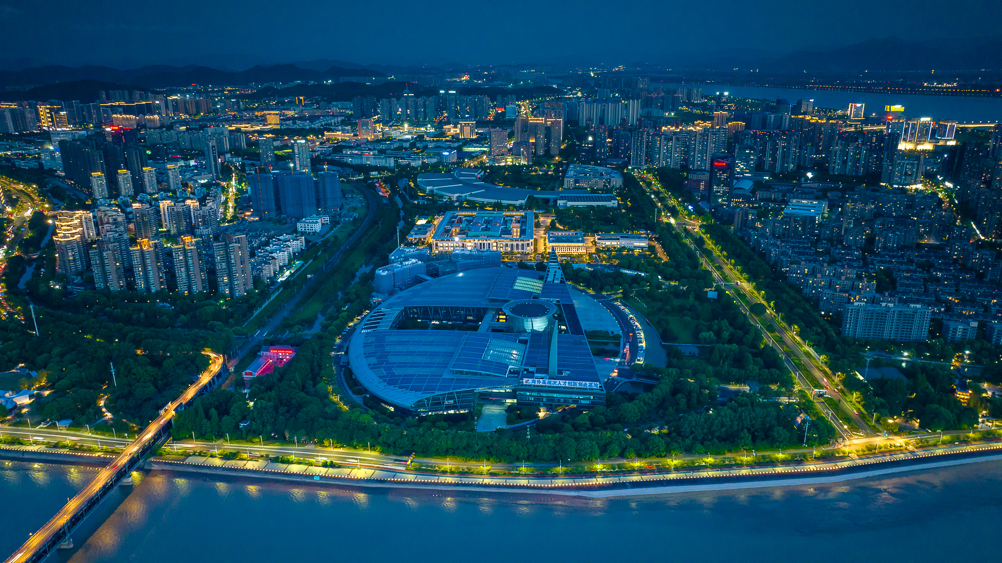 《滨江海创基地》